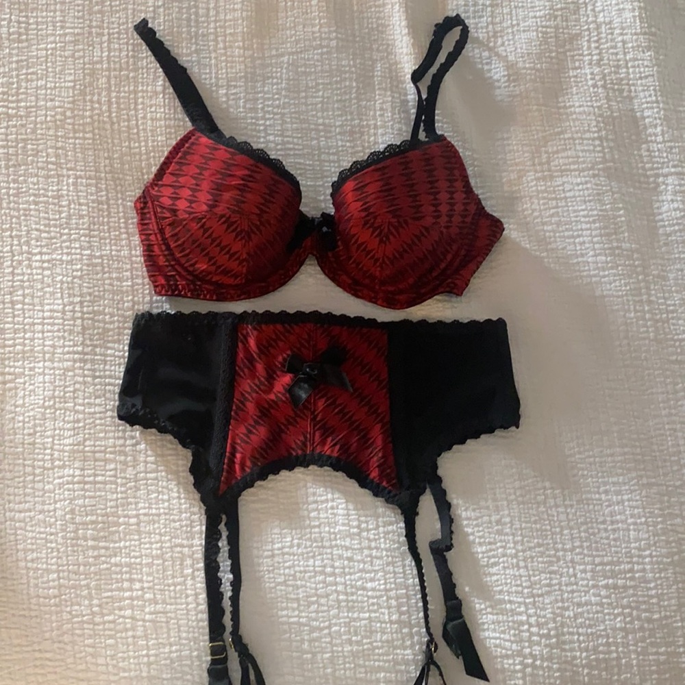 Agent Provocateur 2 piece red/black set